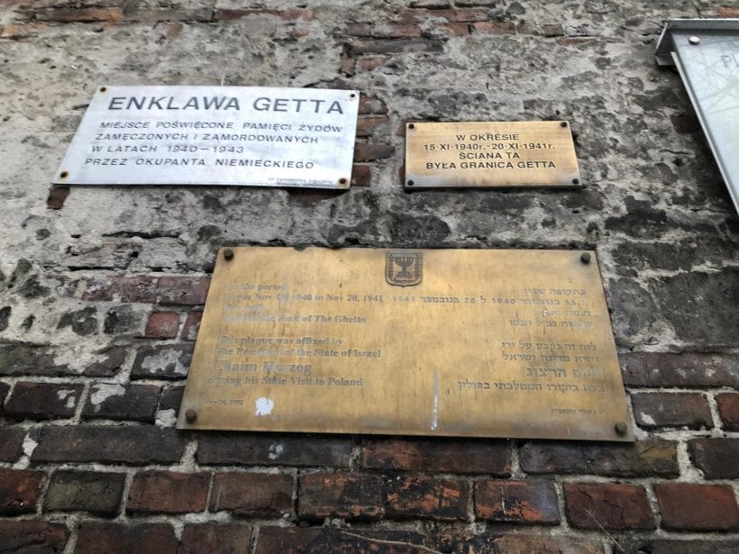 שרידי חומת גטו ורשה. צילום: אסף שקד