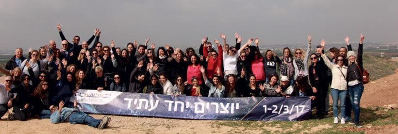 בתצפית ע"ש אסף סיבוני ז"ל שנהרג באסון המסוקים, ברקע העיירה חאן יונס וצפון רצועת עזה