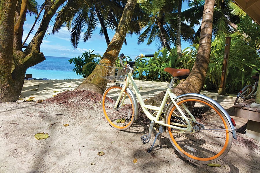 אופניים באי Desroches