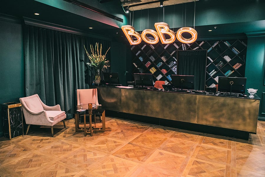 מלון BoBo, רשת בראון