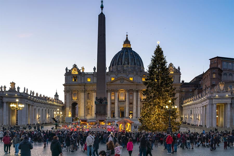 אחד משווקי חג המולד המרגשים ברומא בכיכר סן פטרוס