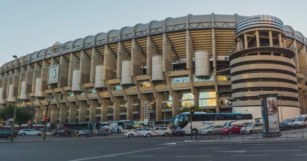 המפגש בין ענקיות הכדורגל הספרדי יתקיים באצטדיון הסנטיאגו ברנבאו במדריד. צילום: 123rf